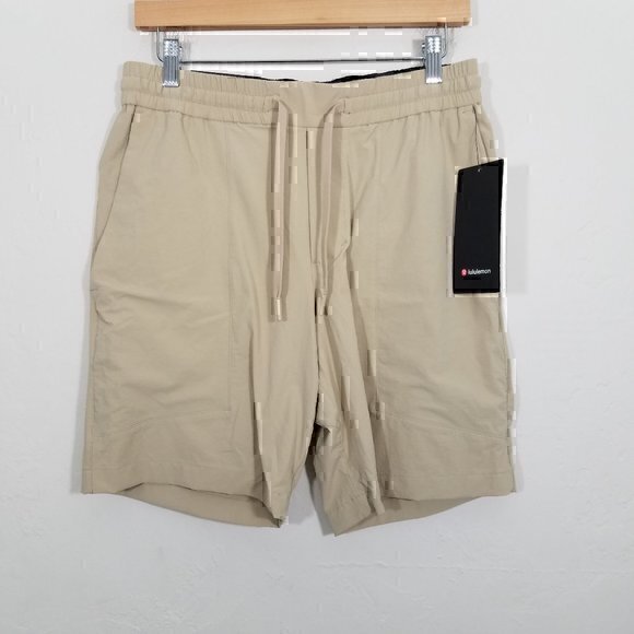 NWT Lululemon Bowline Short 8" Size M - Picture 1 of 4